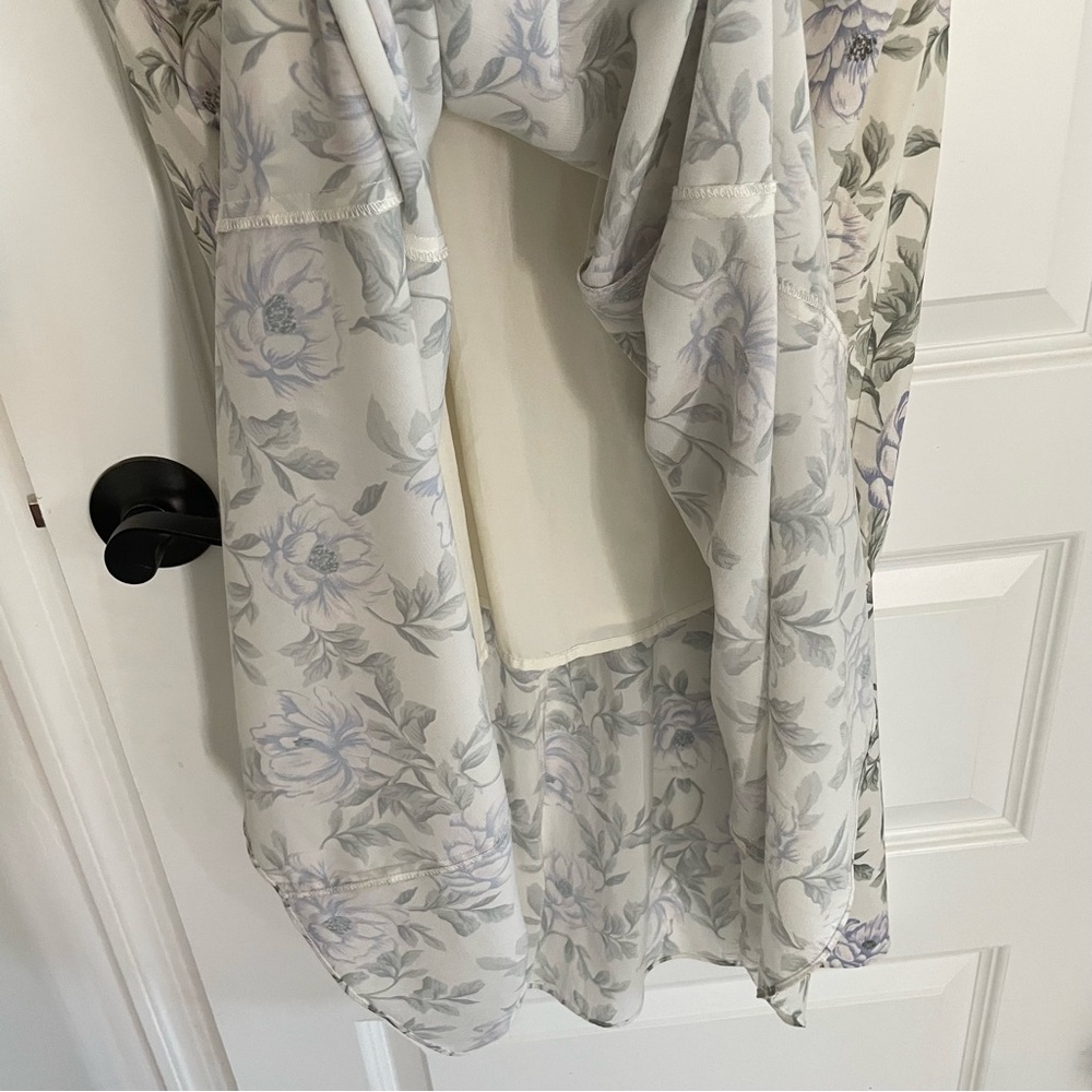 Gal Meets Glam Cassidy Cream Maxi Dress with Lavender Floral Print - Picture 10 of 14